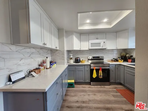 $3,800 | 601 South Van Ness Avenue, Unit 4, Los Angeles, CA 90005