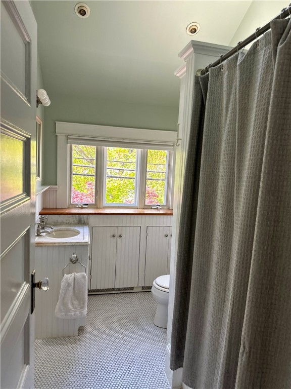 79 Bayside Avenue Warwick, RI 02888 - Photo 19 of 20 Full Bath