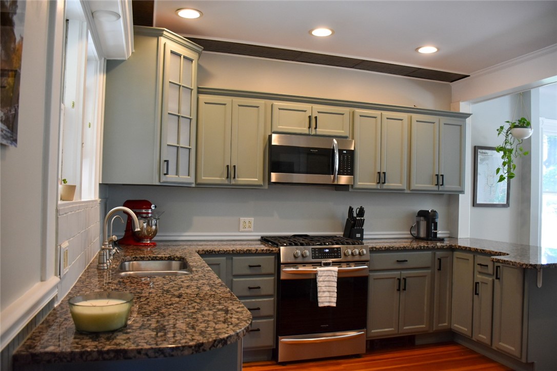 79 Bayside Avenue Warwick, RI 02888 - Photo 8 of 20