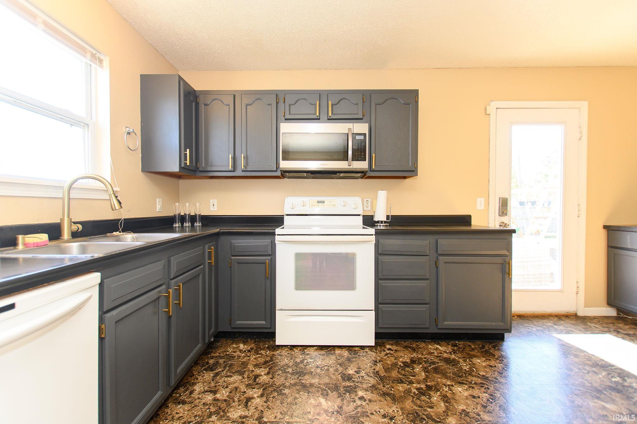 846 Springwater Road Kokomo, IN 46902 - Photo 7 of 34