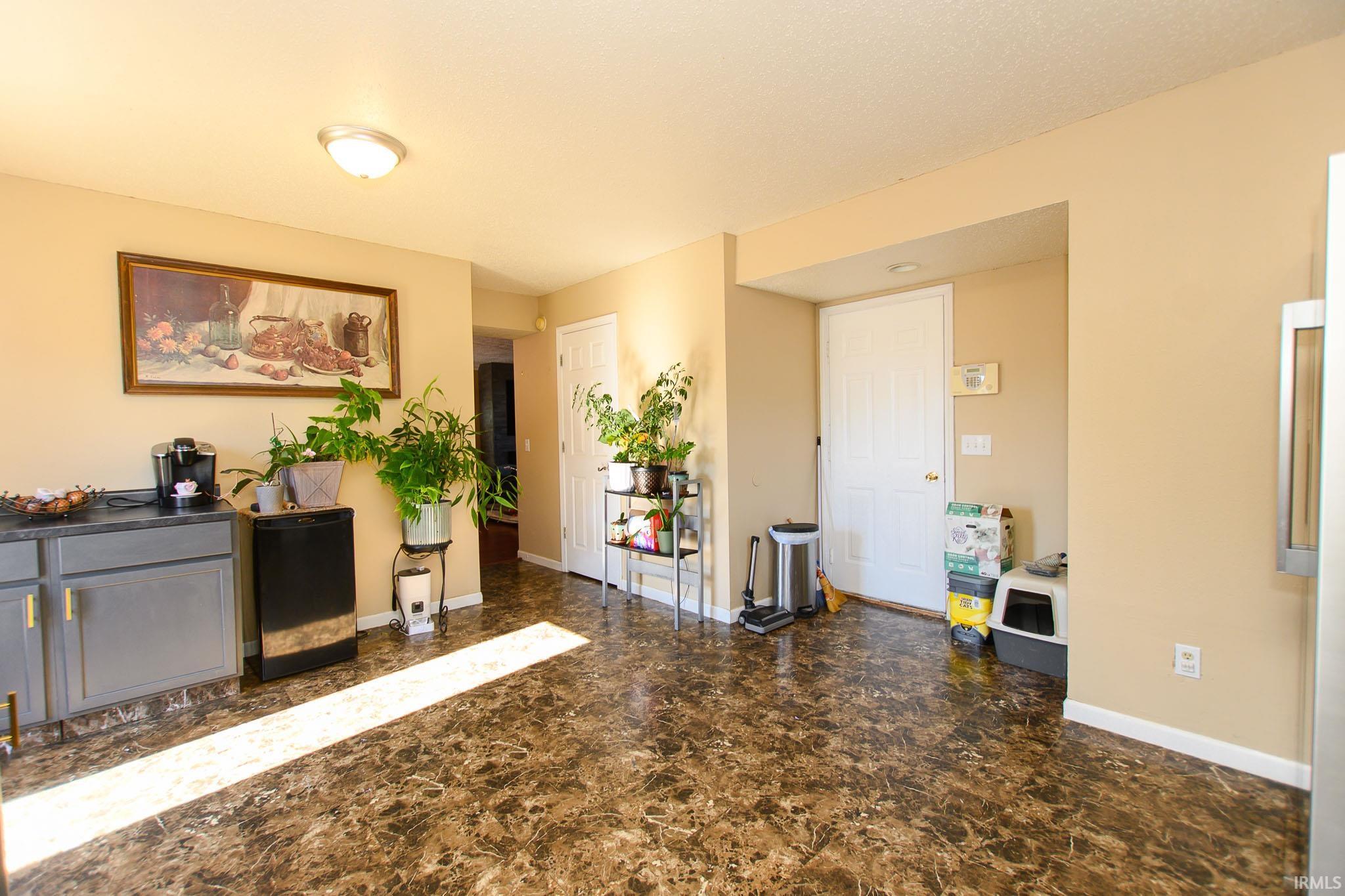 846 Springwater Road Kokomo, IN 46902 - Photo 8 of 34