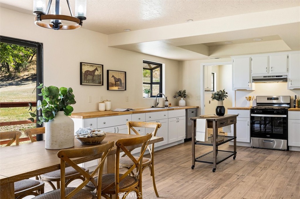 6998 Kingsbury Road Templeton, CA 93465 - Photo 10 of 57 Remodeled kitchen