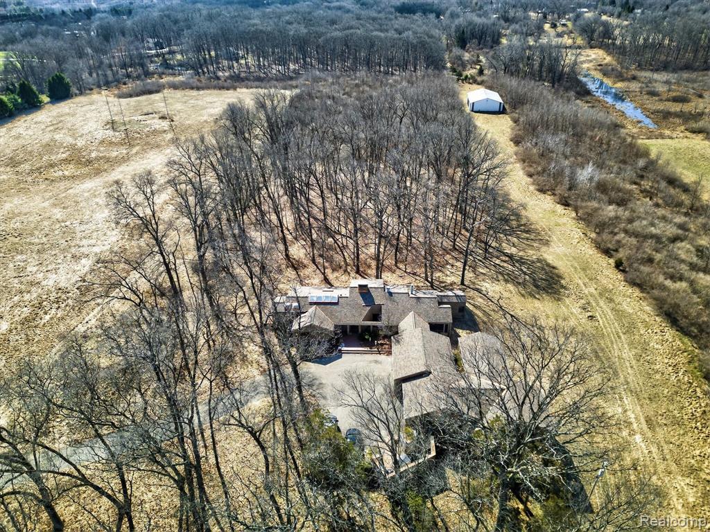 2551 Patterson Lake Road Pinckney, MI 48169 - Photo 1 of 95
