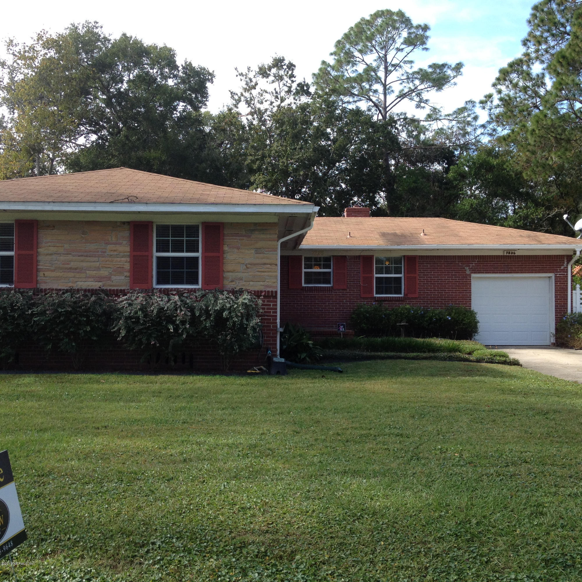 7236 Coligny Road Jacksonville, FL 32217 - Photo 4 of 45 a front view of house with yard and green space