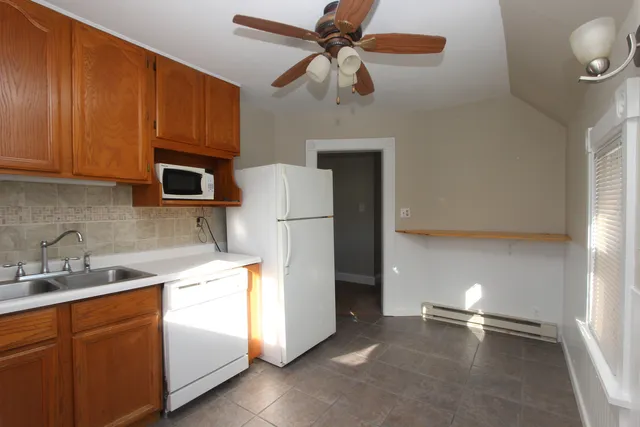 $1,695 | 19 West Crystal Lake Avenue, Unit 19, Crystal Lake, IL 60014