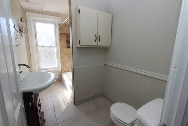 $1,695 | 19 West Crystal Lake Avenue, Unit 19, Crystal Lake, IL 60014