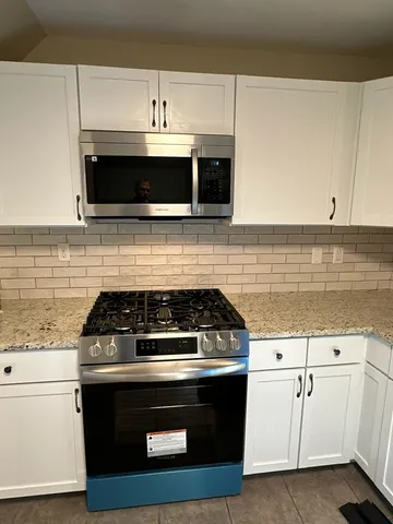 $1,695 | 19 West Crystal Lake Avenue, Unit 19, Crystal Lake, IL 60014