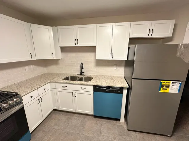 $1,695 | 19 West Crystal Lake Avenue, Unit 19, Crystal Lake, IL 60014