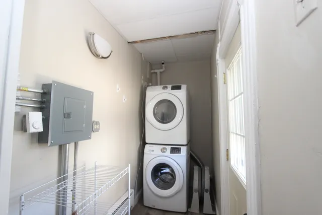 $1,695 | 19 West Crystal Lake Avenue, Unit 19, Crystal Lake, IL 60014