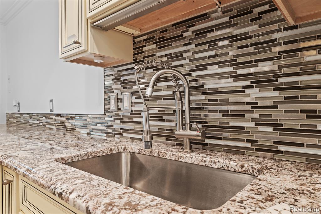 51 Manor Way Rochester Hills, MI 48309 - Photo 13 of 25