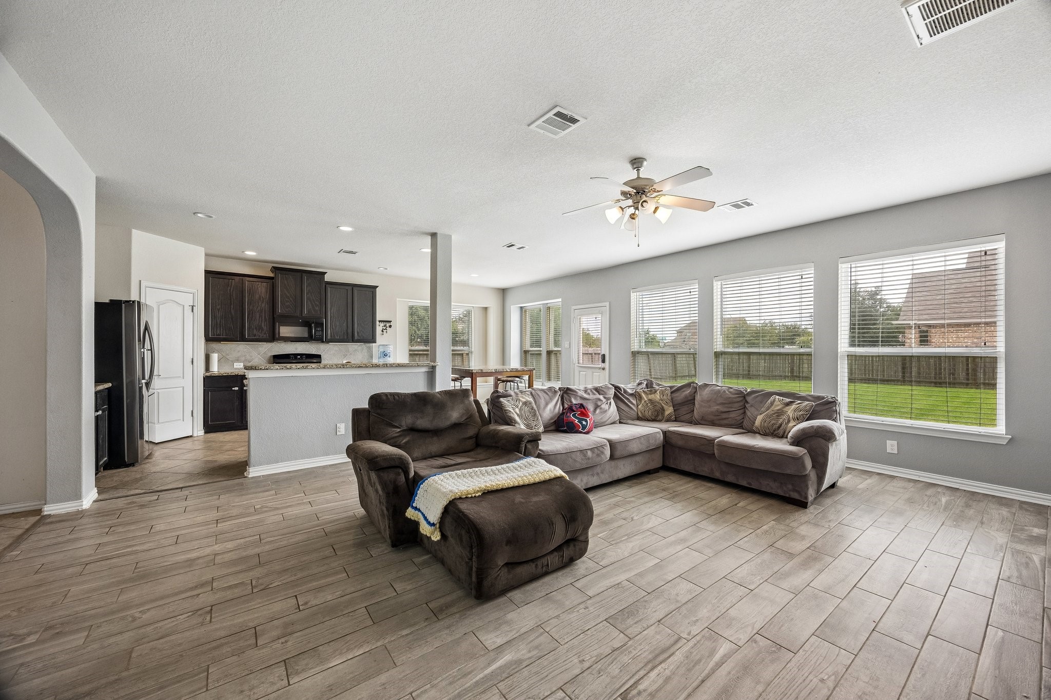 9707 Shimmering Lakes Drive Rosharon, TX 77583 - Photo 4 of 15 a living room with furniture and a flat screen tv