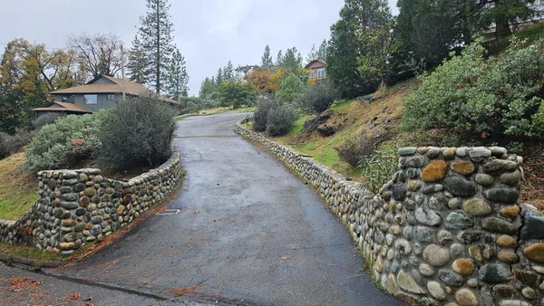 a view of a pathway with a garden