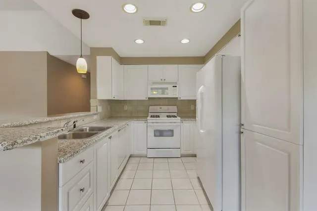 $2,000 | 80 Scarlet Woods Court, The Woodlands, TX 77380