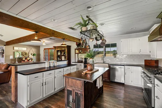 $1,500,000 | 5100 Highway 144, Walnut Springs, TX 76690