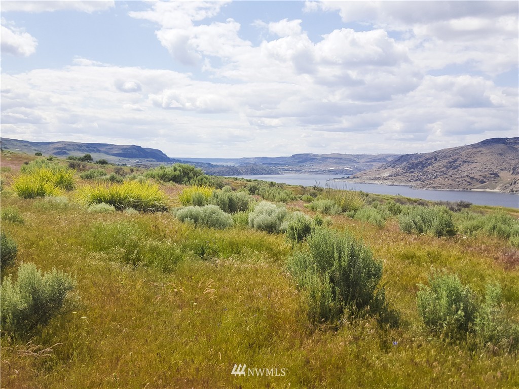 4199 East Spring Canyon Road Grand Coulee, WA 99133 - Photo 4 of 24 Gallery Image 4