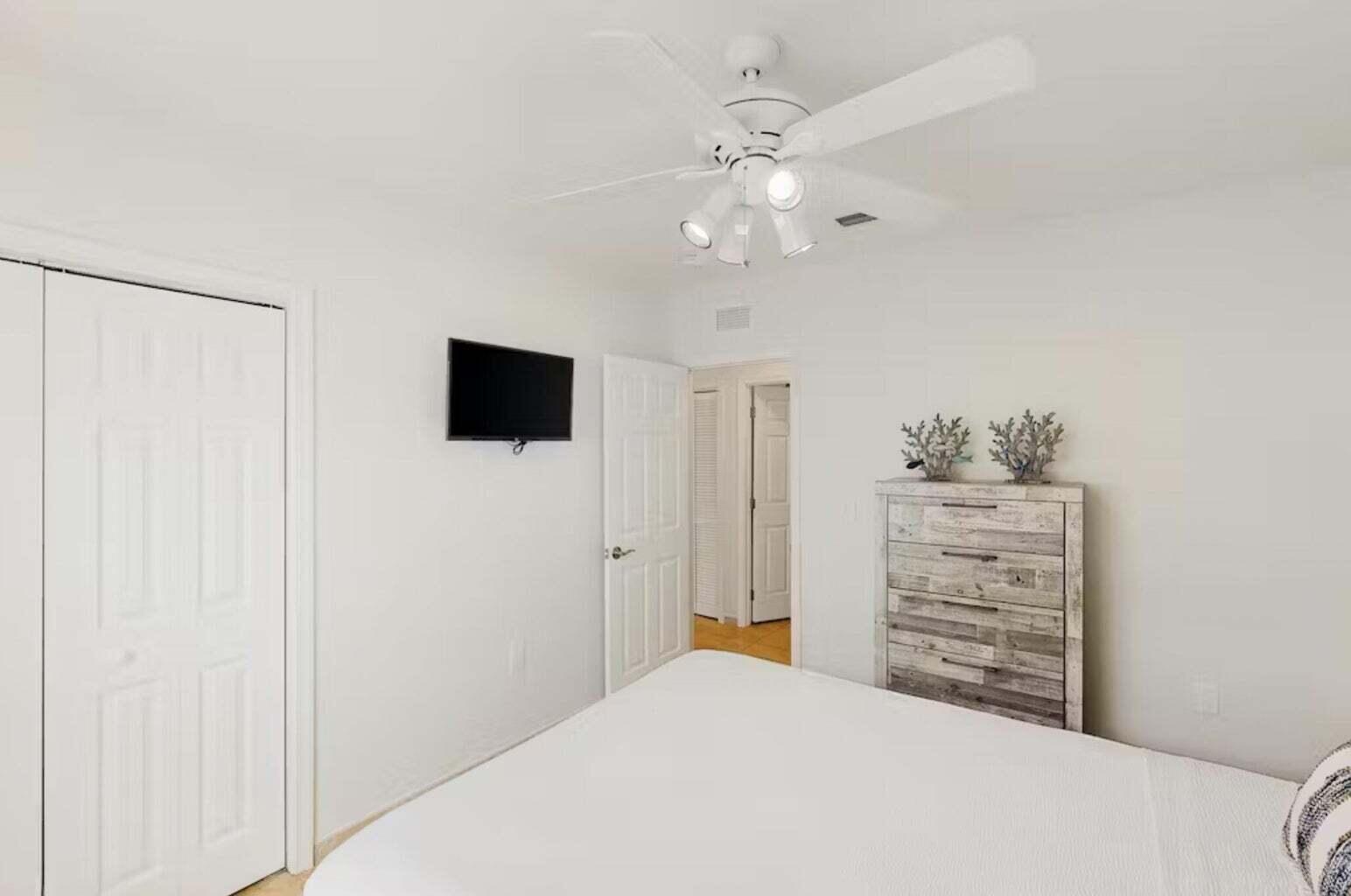 360 3rd Street Key Colony Beach, FL 33051 - Photo 13 of 20 12