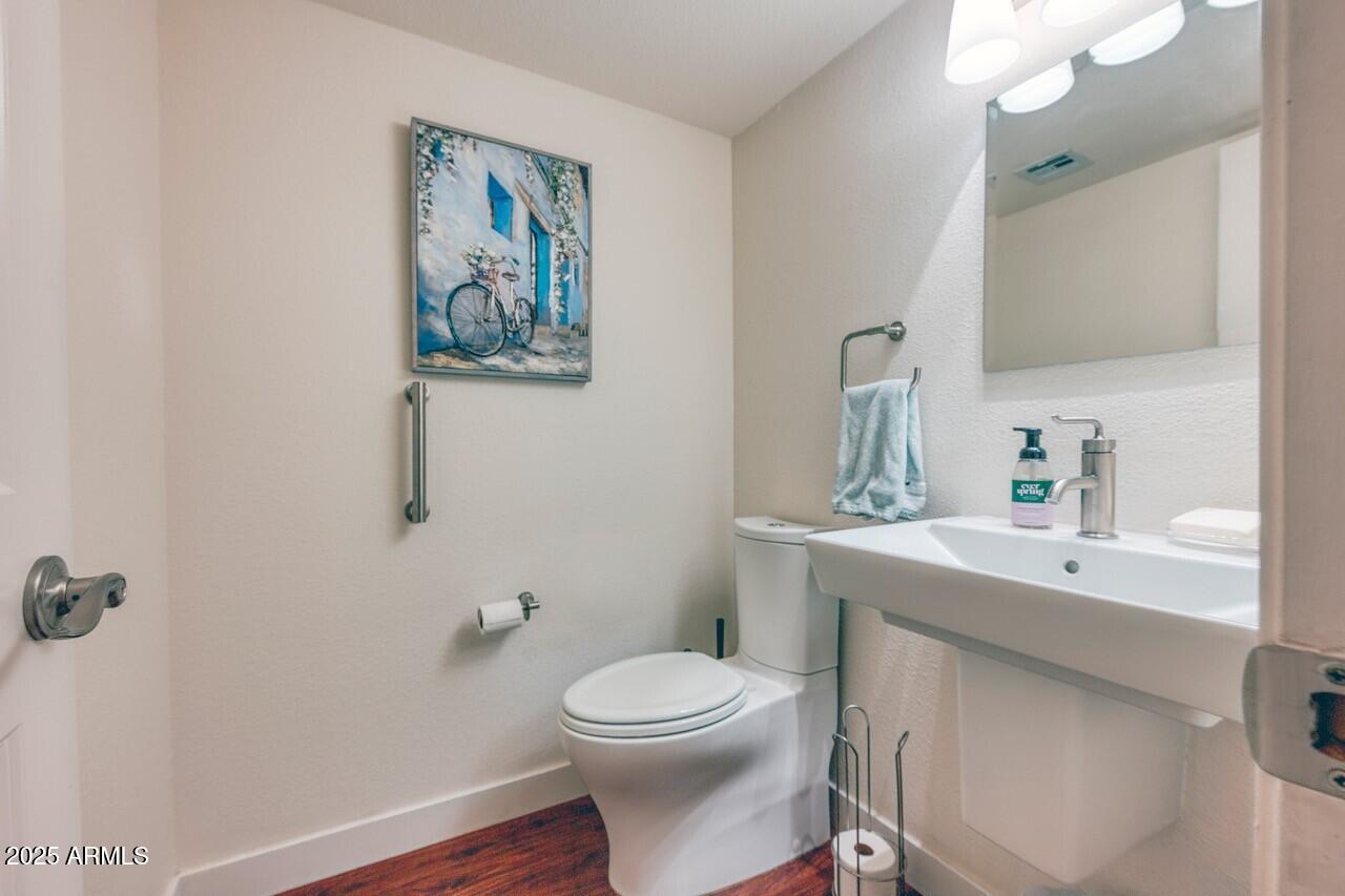 5221 North 24th Street, Unit 102 Phoenix, AZ 85016 - Photo 15 of 19 Powder Room