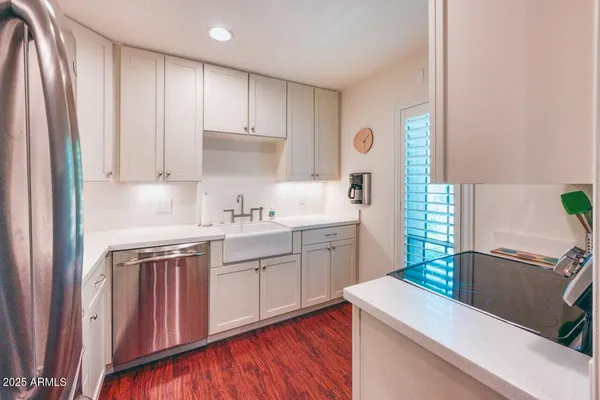 $2,195 | 5221 North 24th Street, Unit 102, Phoenix, AZ 85016