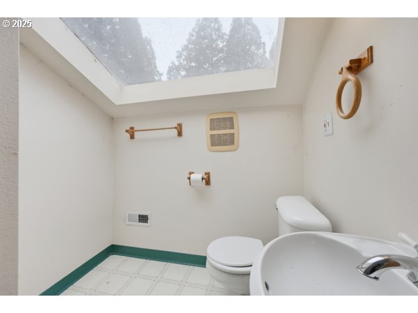 141 Northeast 188th Avenue Gresham, OR 97230 - Photo 28 of 31 Bedroom