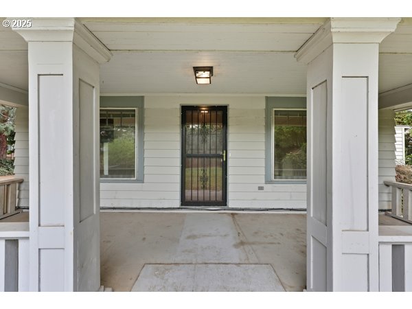 141 Northeast 188th Avenue Gresham, OR 97230 - Photo 4 of 31