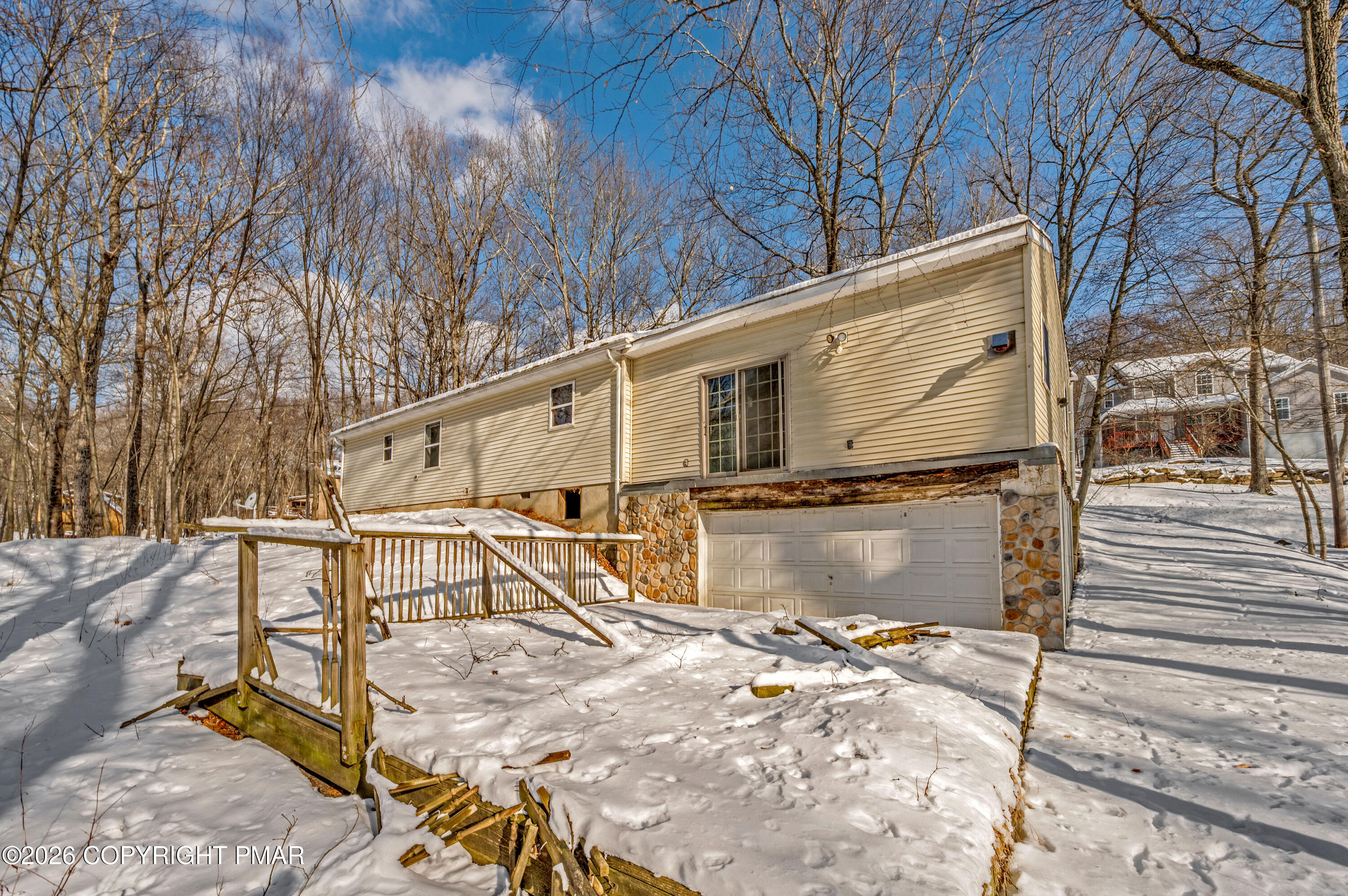 2110 Owl Pass Road Bushkill, PA 18324 - Photo 3 of 19 CHR_2052