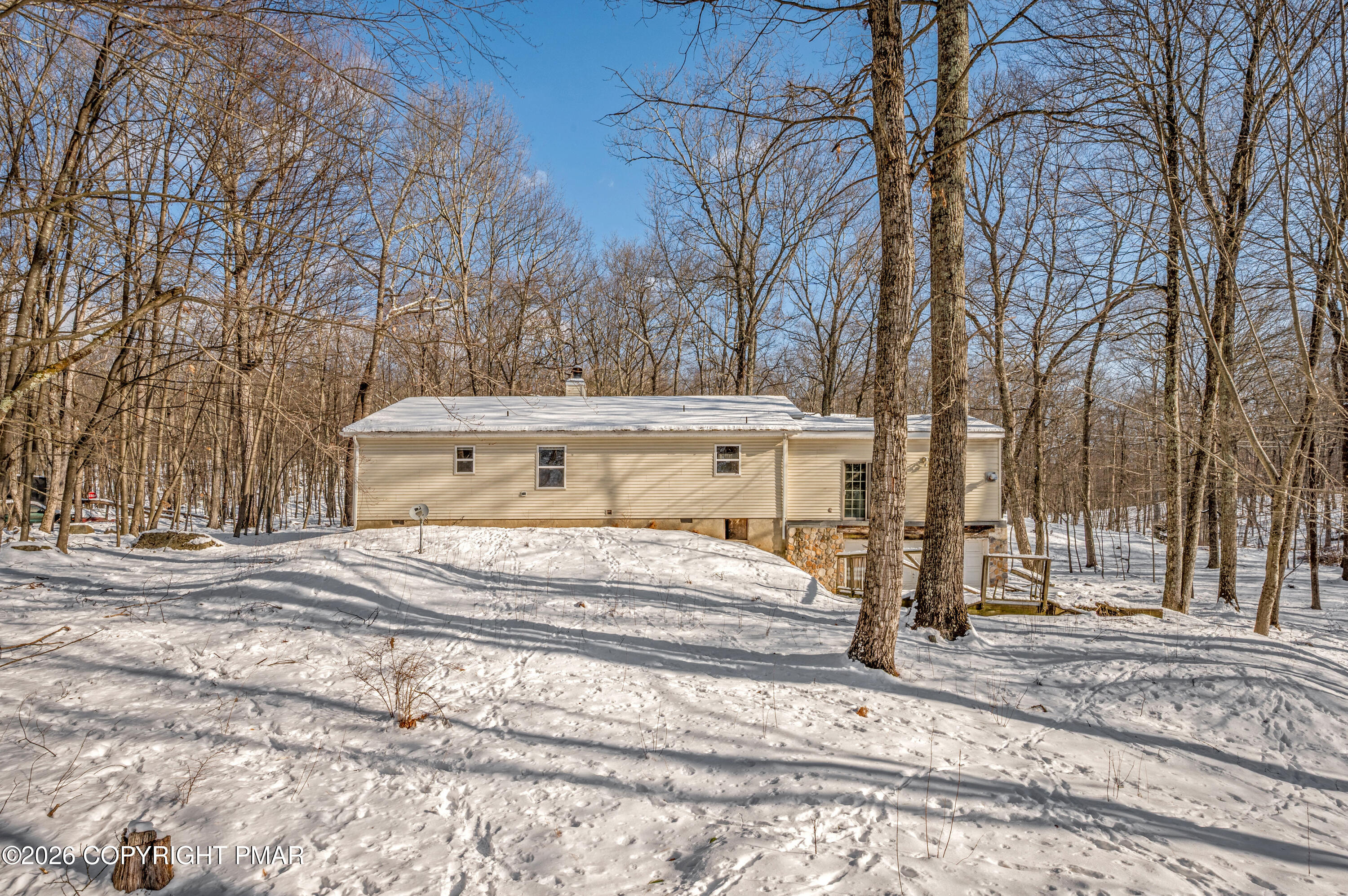 2110 Owl Pass Road Bushkill, PA 18324 - Photo 4 of 19 CHR_2049