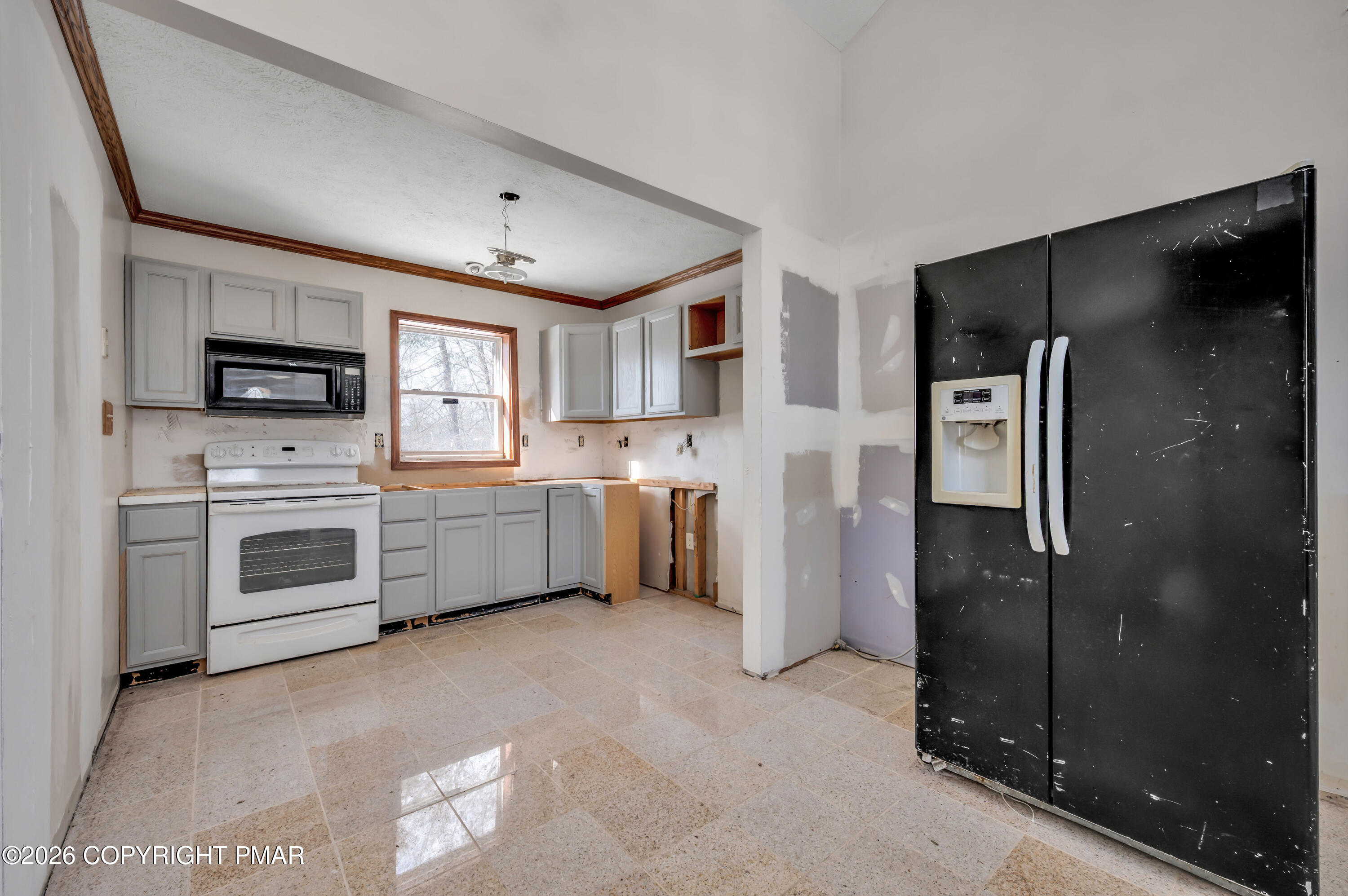 2110 Owl Pass Road Bushkill, PA 18324 - Photo 7 of 19 CHR_2143