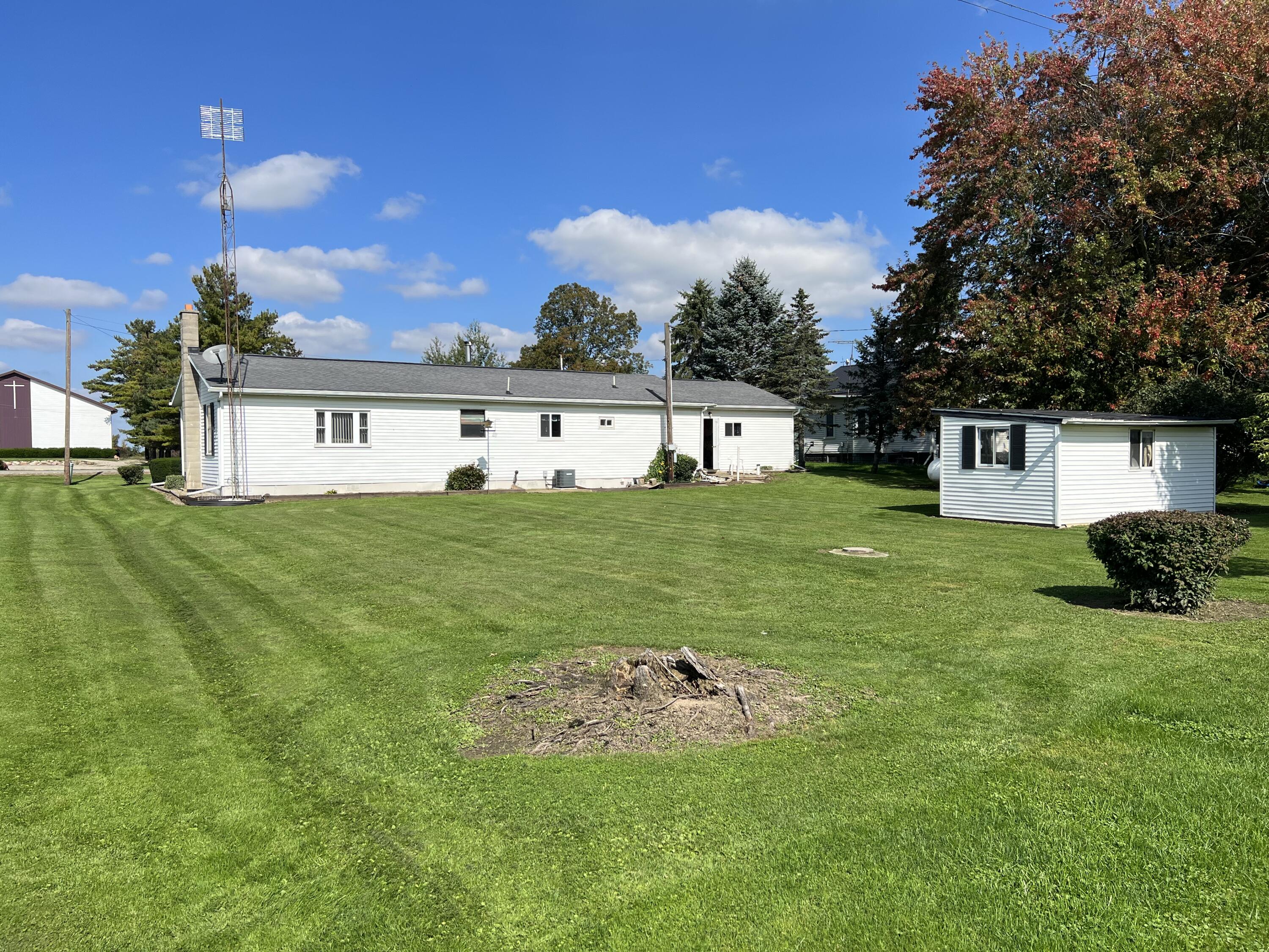 1528 Galbraith Line Road Yale, MI 48097 - Photo 3 of 11 IMG_7426