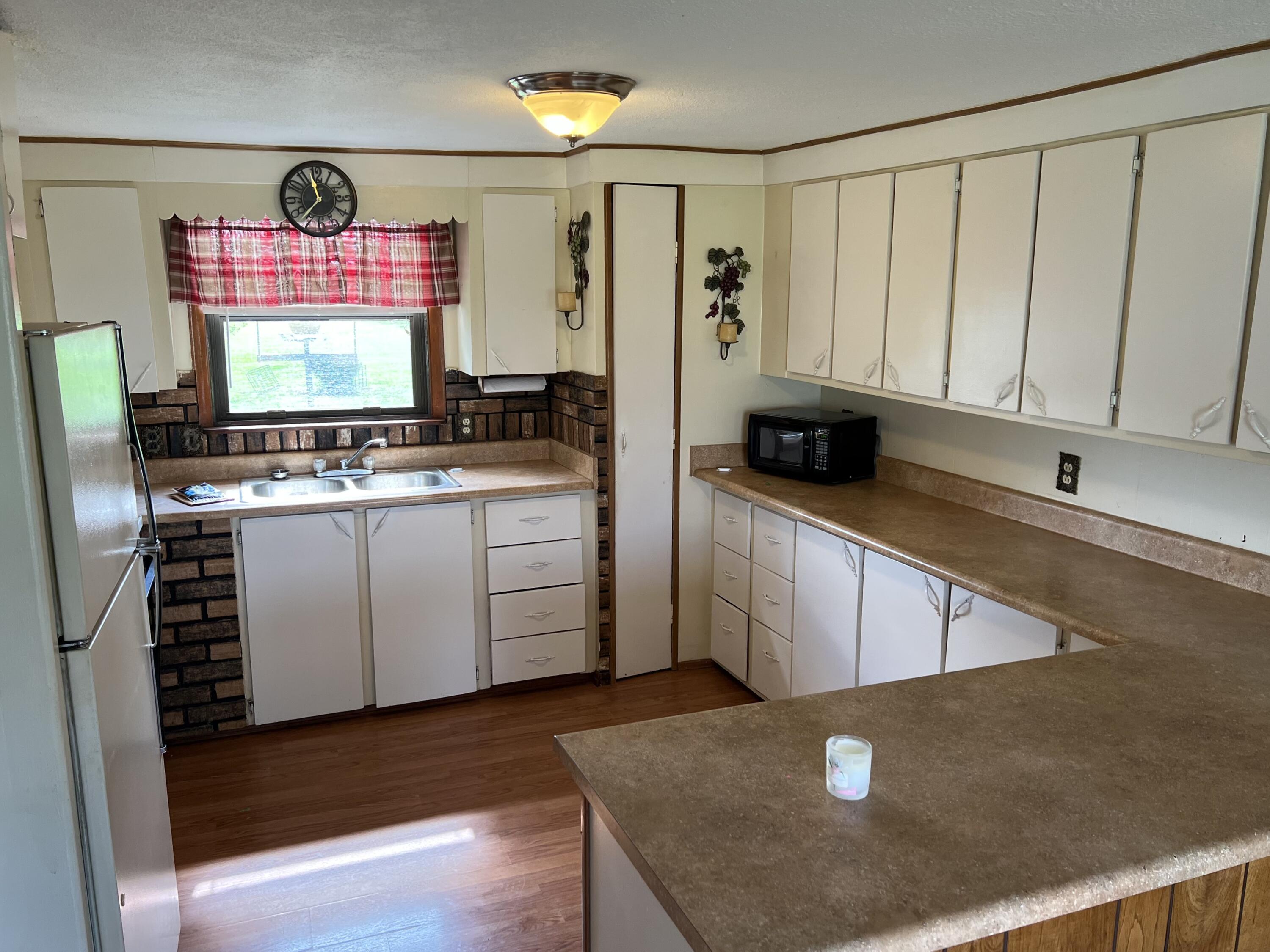 1528 Galbraith Line Road Yale, MI 48097 - Photo 6 of 11 IMG_7398 (1)