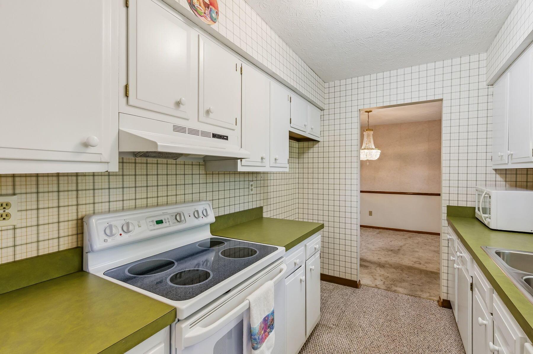 72 Yorkshire Road Delaware, OH 43015 - Photo 17 of 62 Kitchen