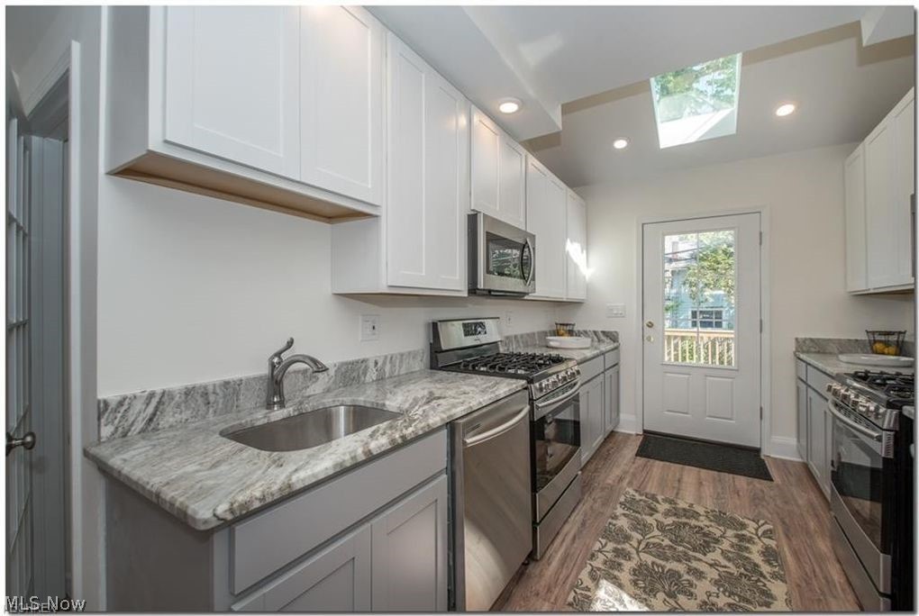 3521 Bainbridge Road Cleveland, OH 44118 - Photo 8 of 28