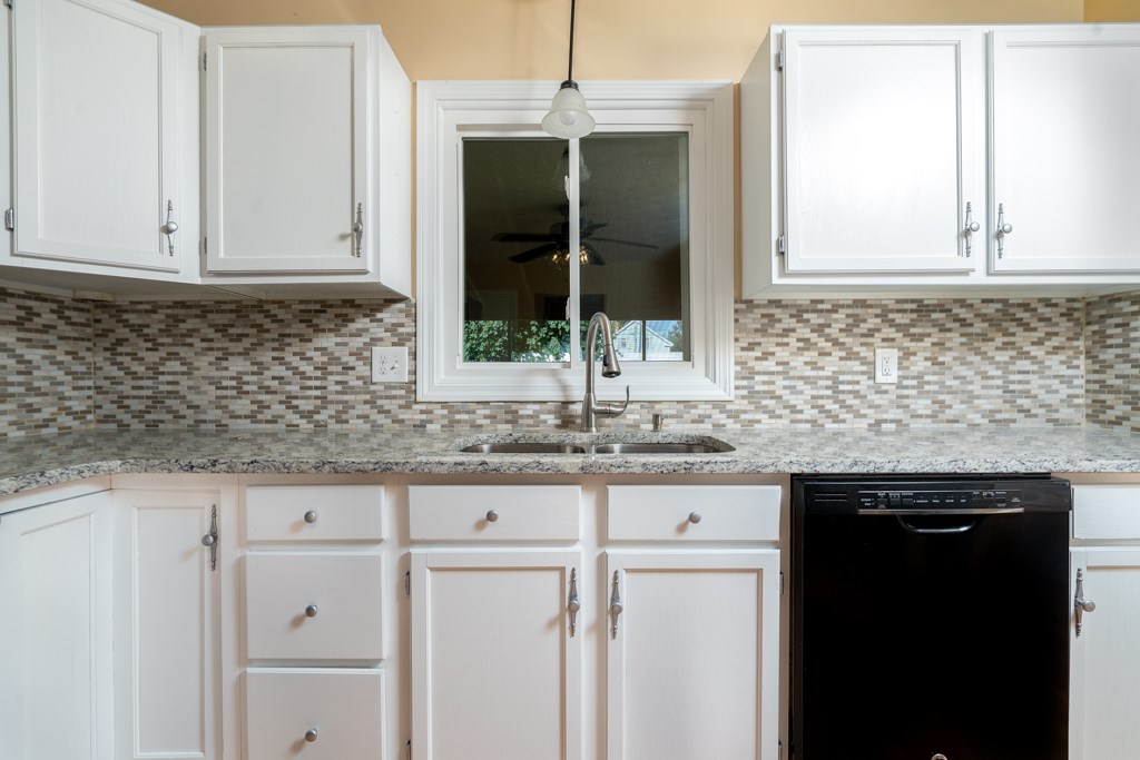 5 Ruzzi Street Cranston, RI 02920 - Photo 6 of 30 Gallery Image 6