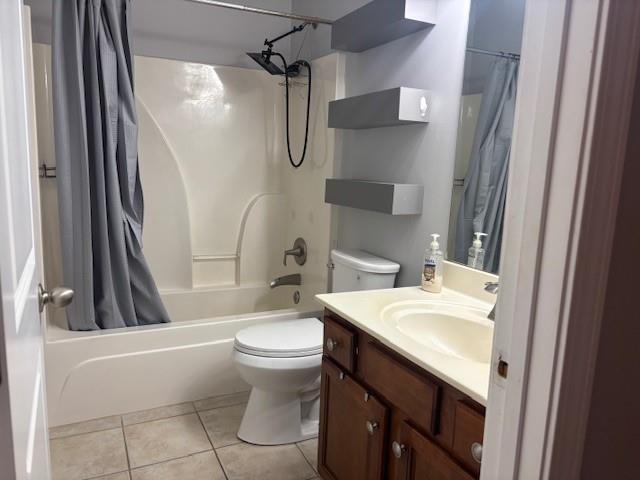 50 Blue Grass Way Oxford, GA 30054 - Photo 6 of 36 a bathroom with a sink a toilet and a bathtub