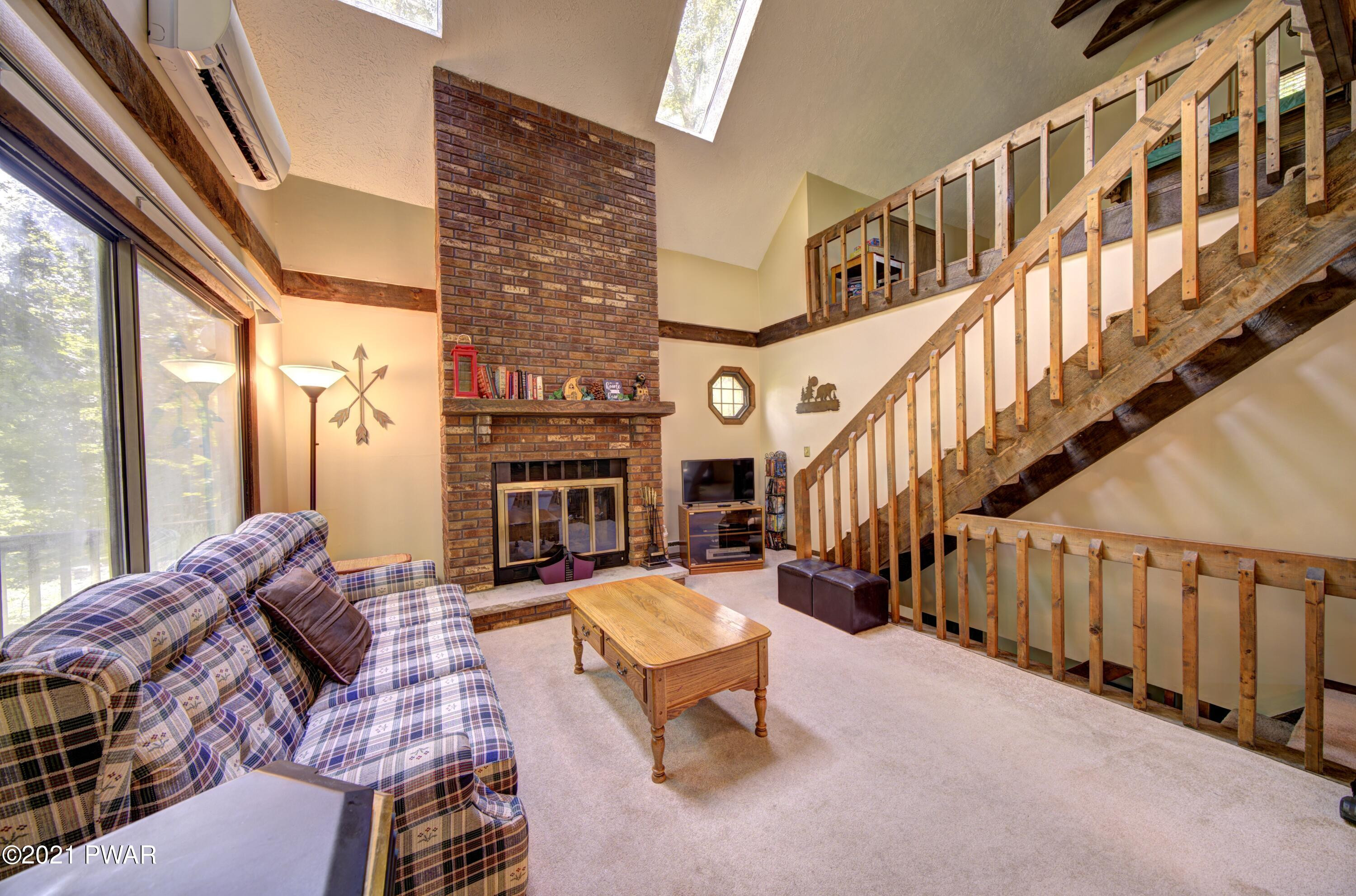 154 Tanager Road Lackawaxen, PA 18435 - Photo 4 of 37 Living Room