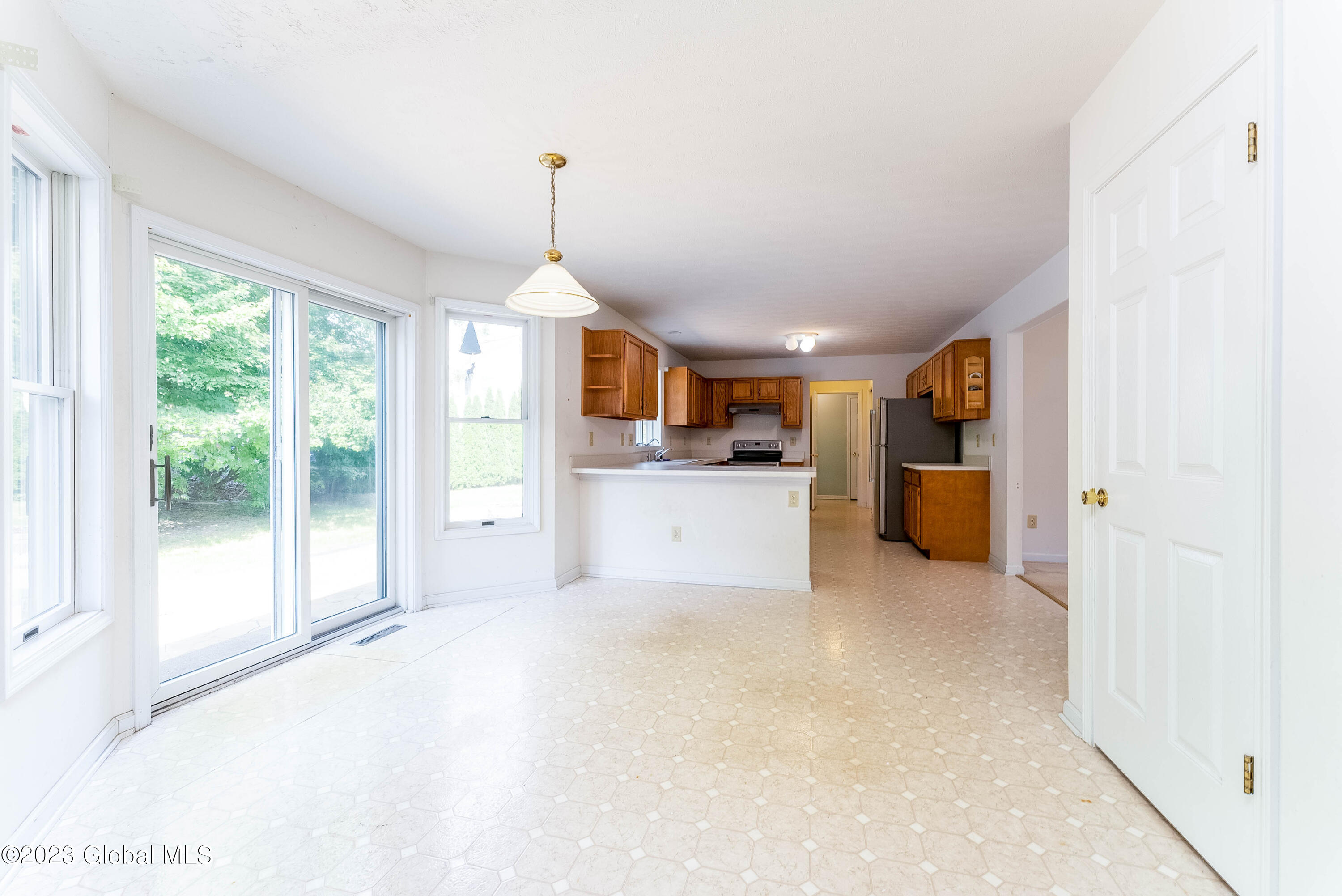 29 Marcel Road Halfmoon, NY 12065 - Photo 10 of 26 eat in kitchen
