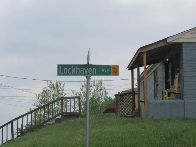 a view of an empty room with entrance