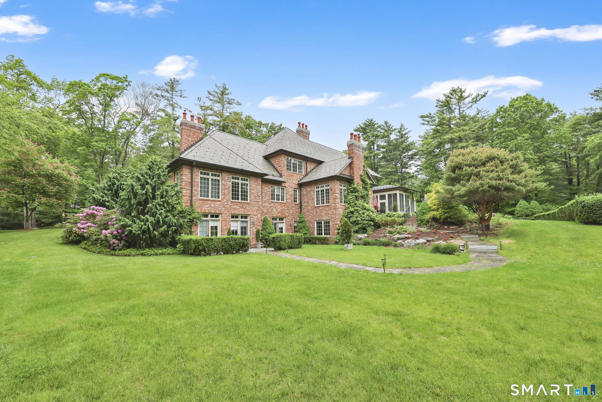 14 Robkins Road Avon, CT 06001 - Photo 4 of 40