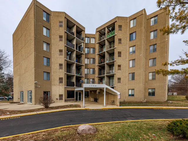 $130,000 | 1750 North Marywood Avenue, Unit 405, Aurora, IL 60505