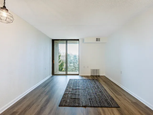 $130,000 | 1750 North Marywood Avenue, Unit 405, Aurora, IL 60505