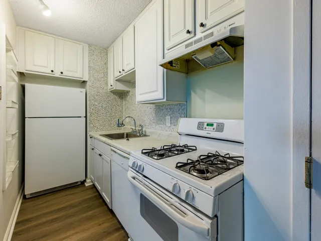 $130,000 | 1750 North Marywood Avenue, Unit 405, Aurora, IL 60505