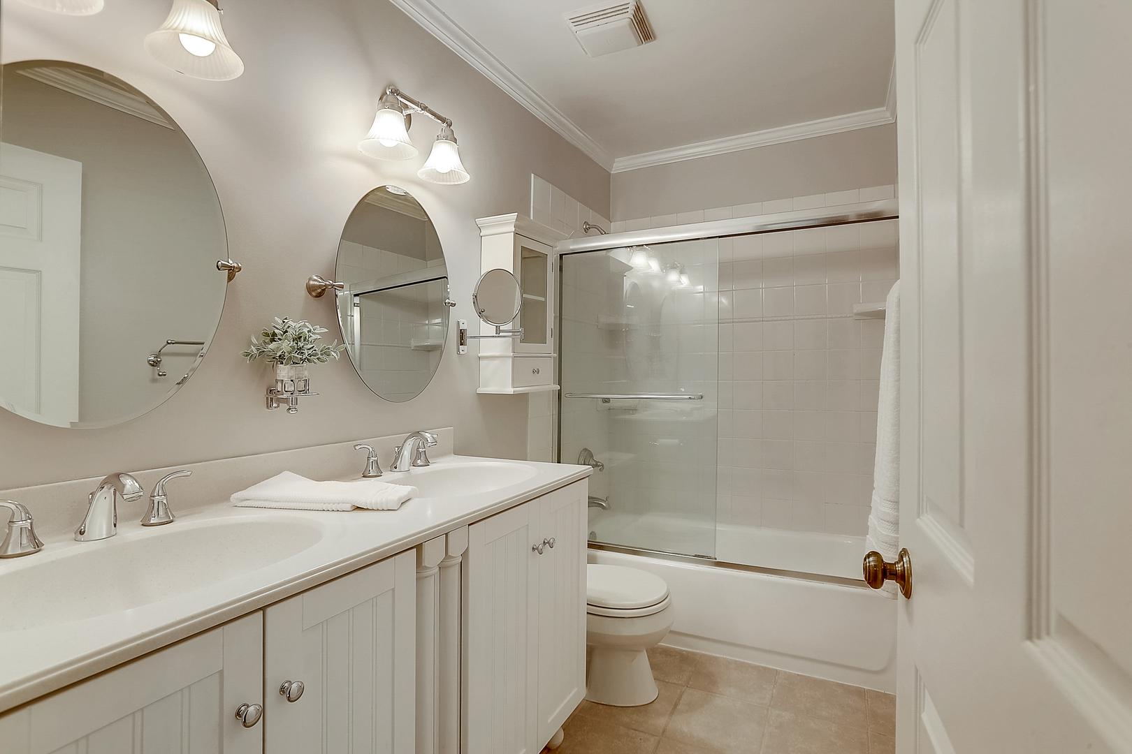1760 Saddle Hill Road Libertyville, IL 60048 - Photo 14 of 28 a bathroom with a sink a toilet and shower