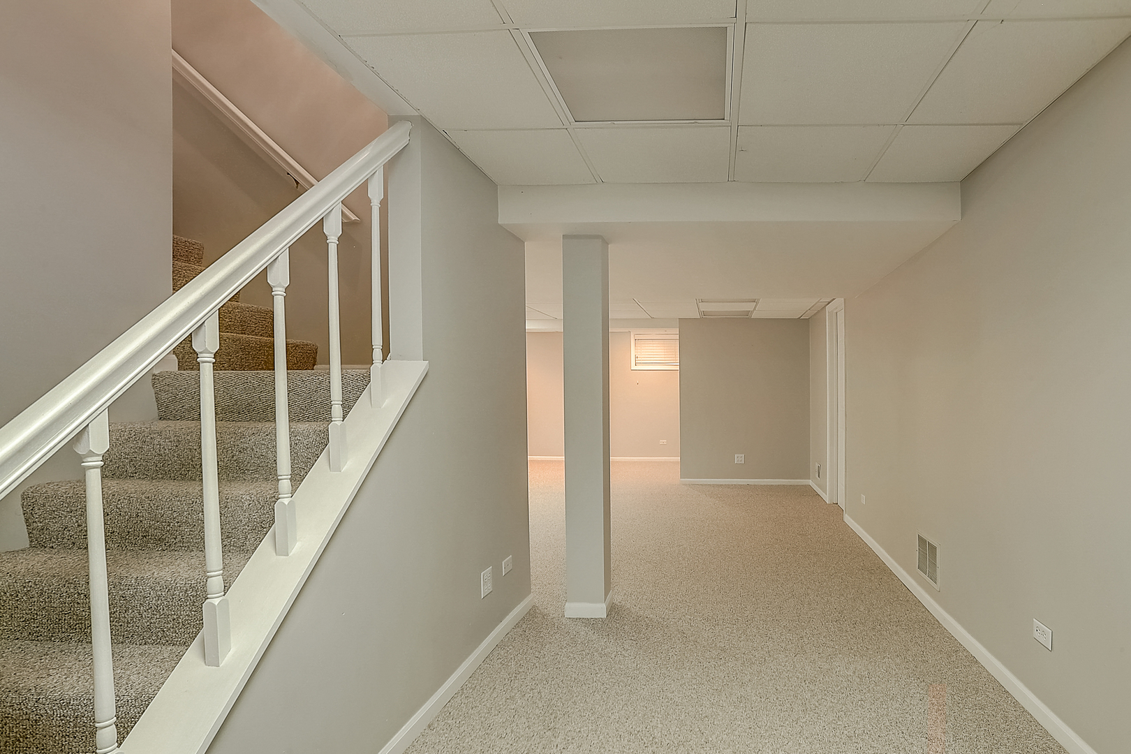 1760 Saddle Hill Road Libertyville, IL 60048 - Photo 18 of 28 a view of hallway with stairs