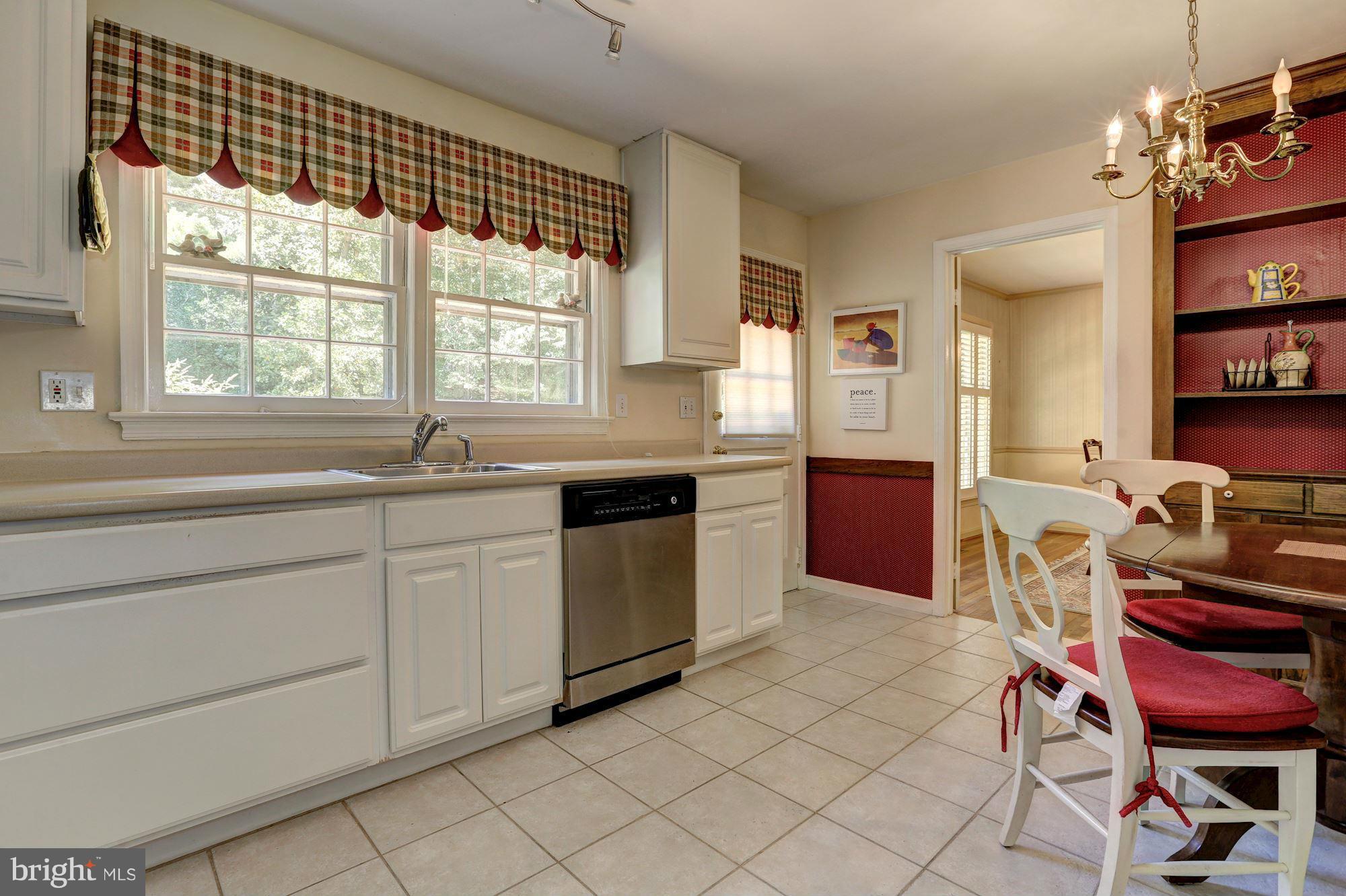11804 Gregerscroft Road Potomac, MD 20854 - Photo 11 of 23 Kitchen