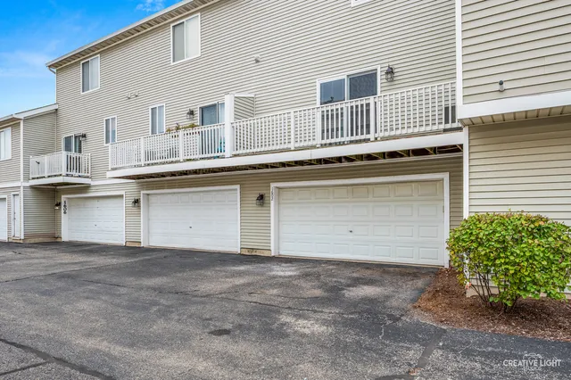 $285,900 | 1602 Fieldstone Drive South, Shorewood, IL 60404