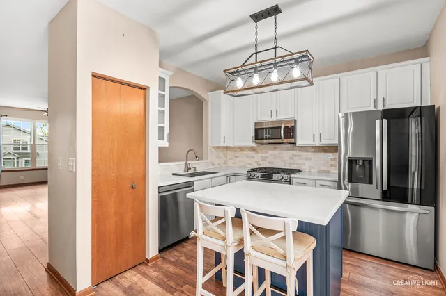 $285,900 | 1602 Fieldstone Drive South, Shorewood, IL 60404