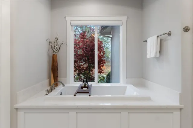 $1,138,000 | 3385 Wimbledon Drive, Redding, CA 96002