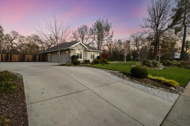 $1,138,000 | 3385 Wimbledon Drive, Redding, CA 96002