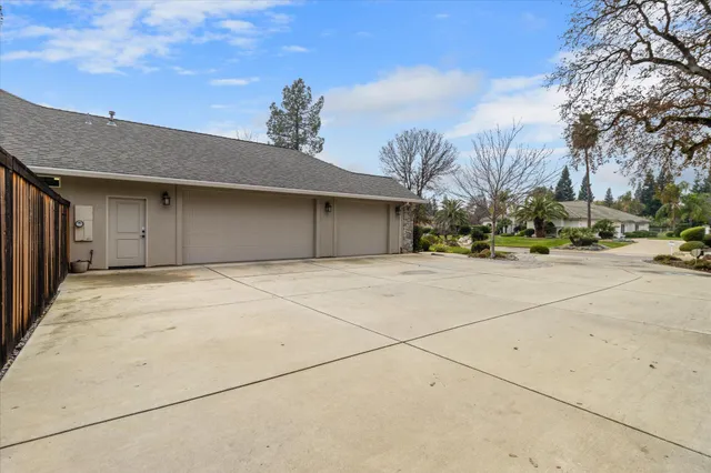 $1,138,000 | 3385 Wimbledon Drive, Redding, CA 96002
