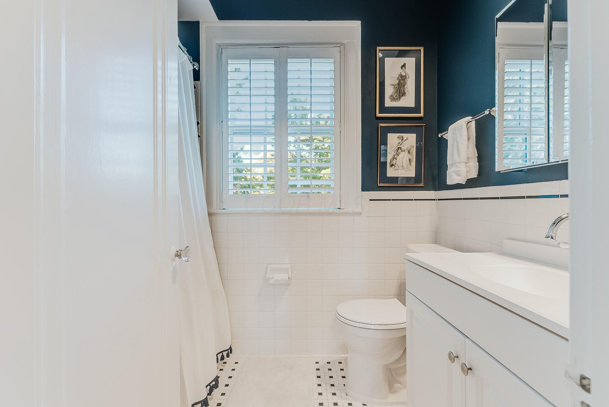 2409 Sherwood Road Bexley, OH 43209 - Photo 40 of 70 Full Bath 3