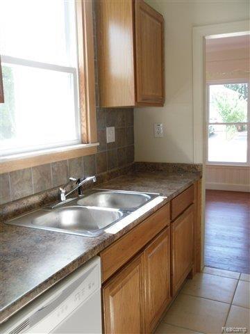 1234 Roslyn Road Grosse Pointe, MI 48236 - Photo 6 of 12 6.JPG